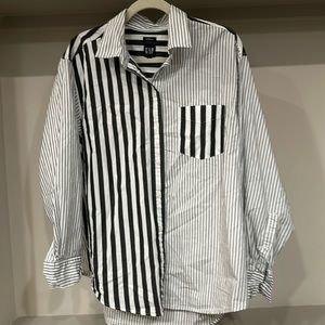 Gap “The Big Shirt” 100% cotton. Size medium.